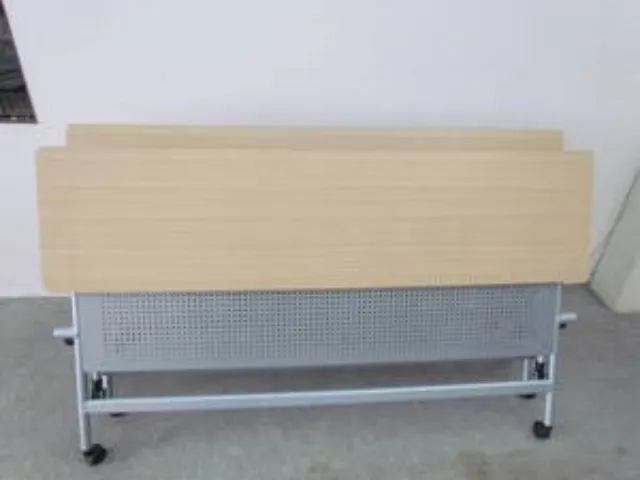 家具の解体作業